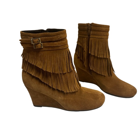 Womens Aerosoles Plumming Bird Fringe Wedge Ankle
Boots - Dark Tan Suede size6.5 - Picture 2 of 15